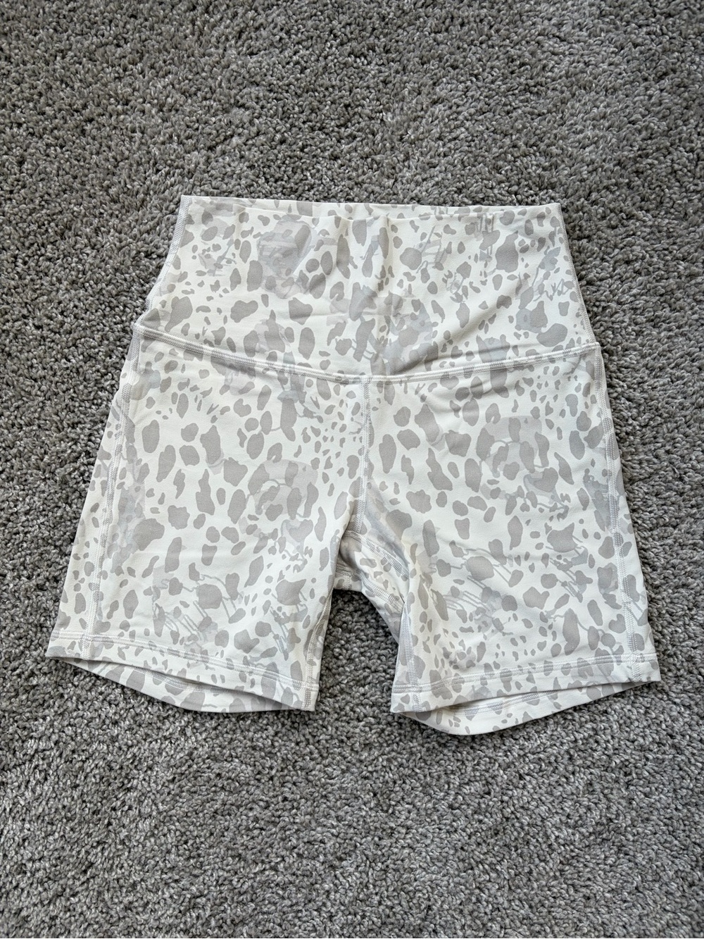 Lululemon Align High Rise Short 6” in Cheetah Camp Antique White Multi Size 6